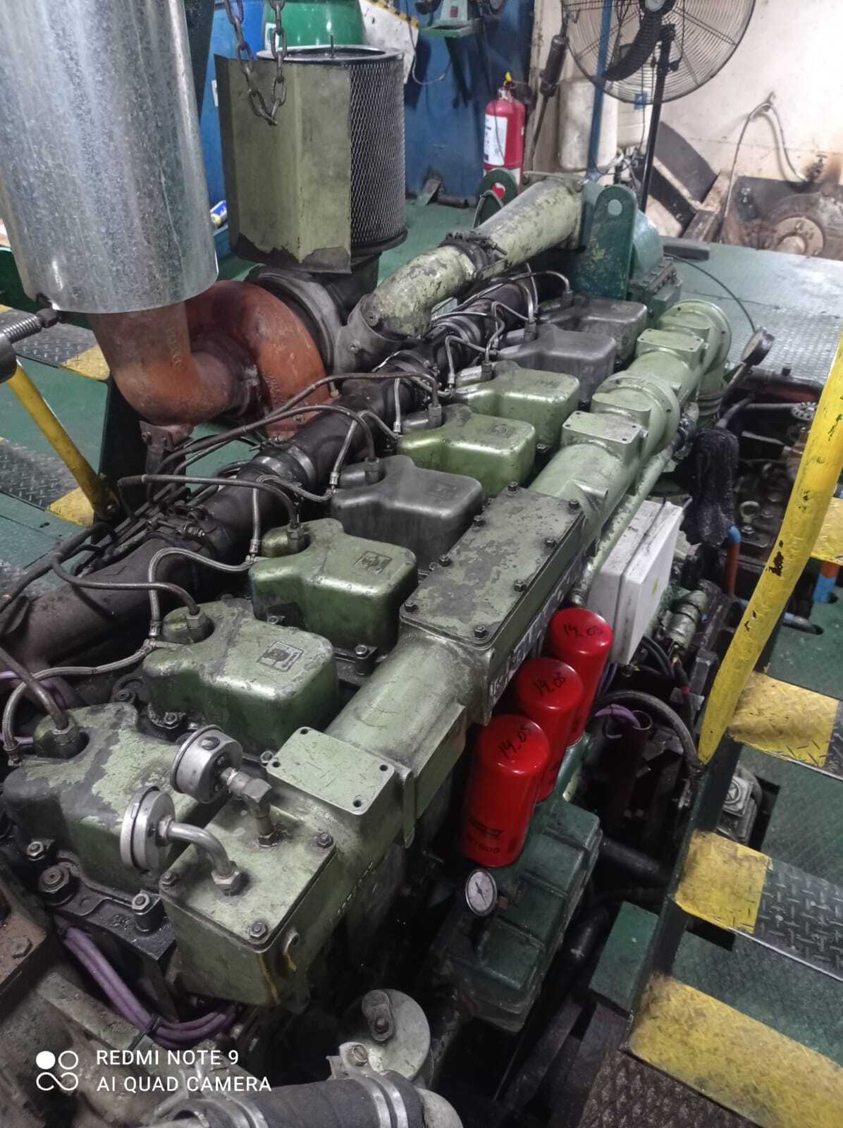 Reparación de casco, soldadura, servicio a motores y sala de maquinas en barco arenero.