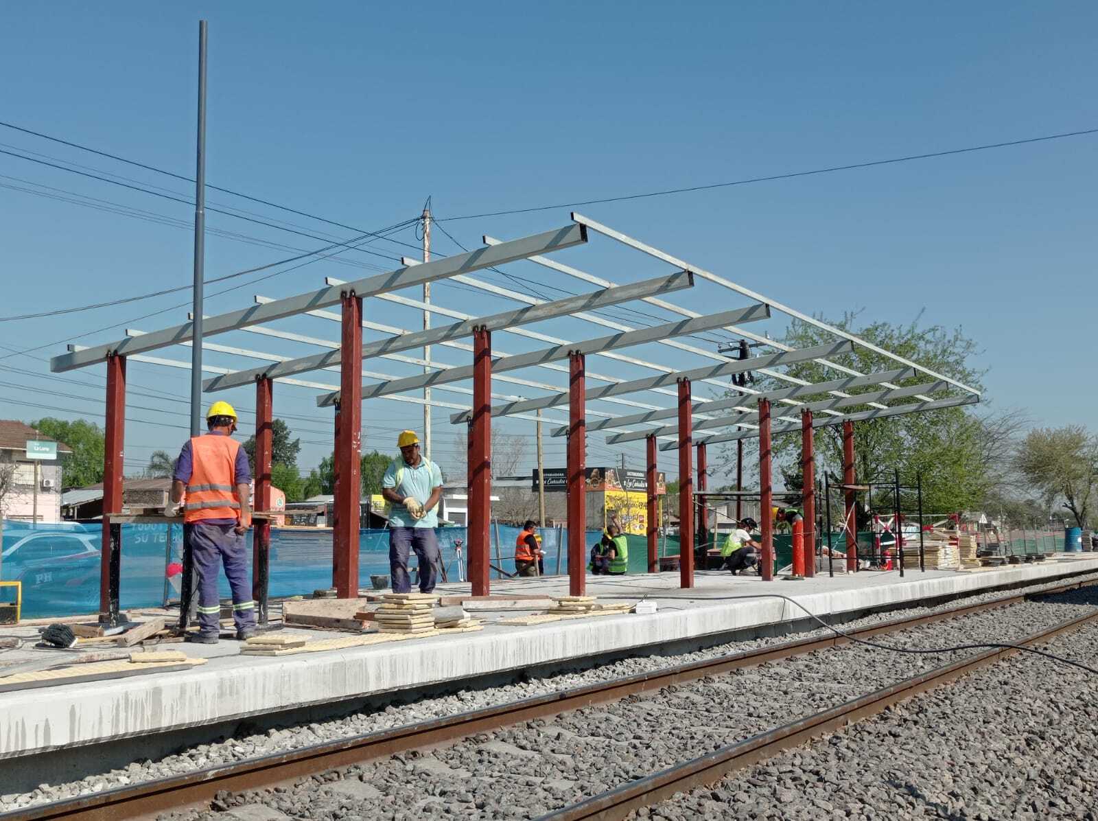 Construcción de refugio en estación apeadero - Marcos Paz