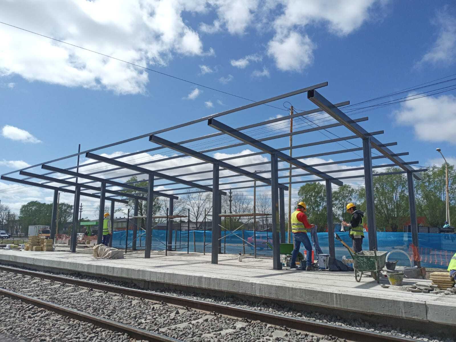 Construcción de refugio en estación apeadero - Marcos Paz