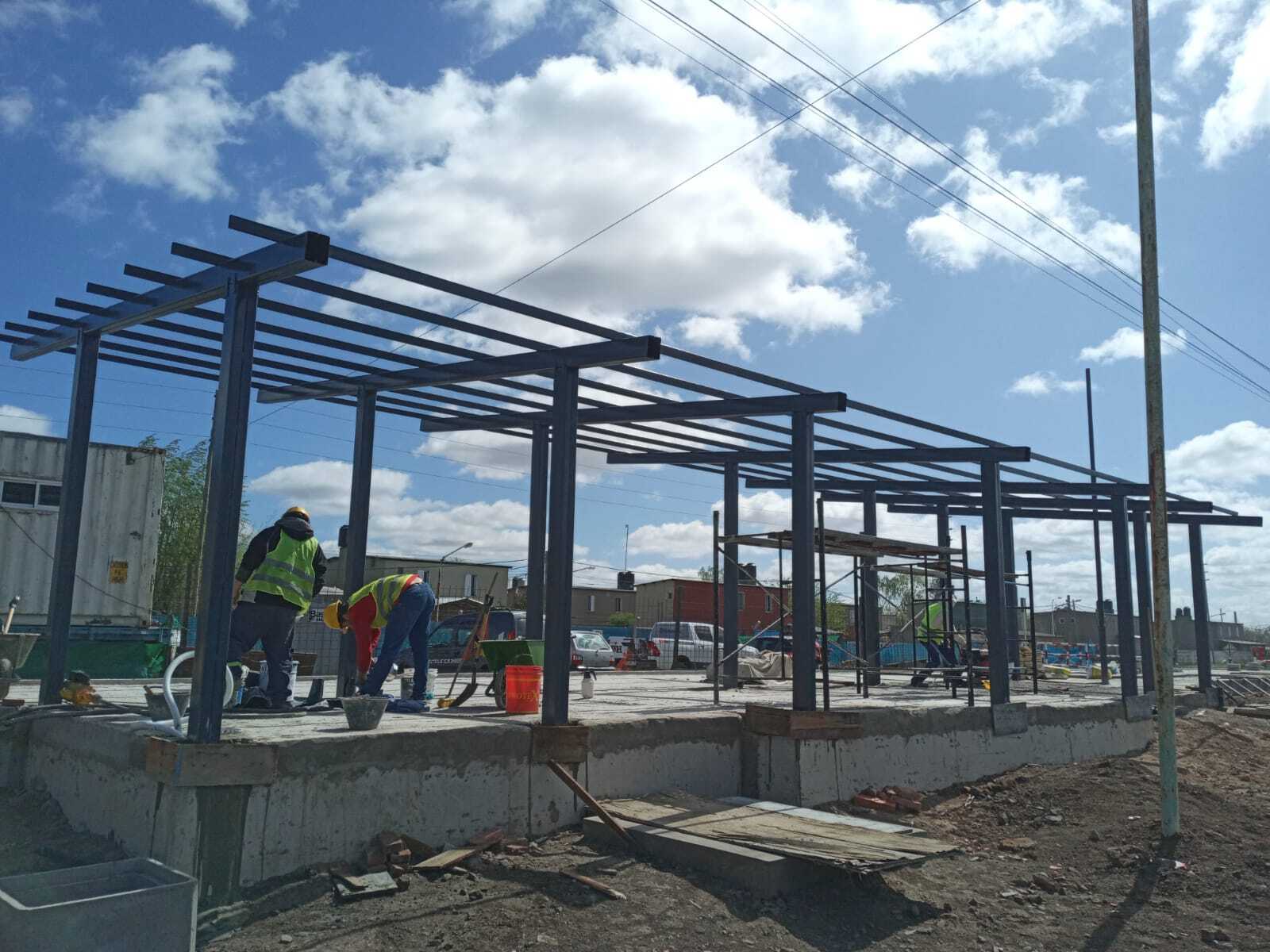 Construcción de refugio en estación apeadero - Marcos Paz