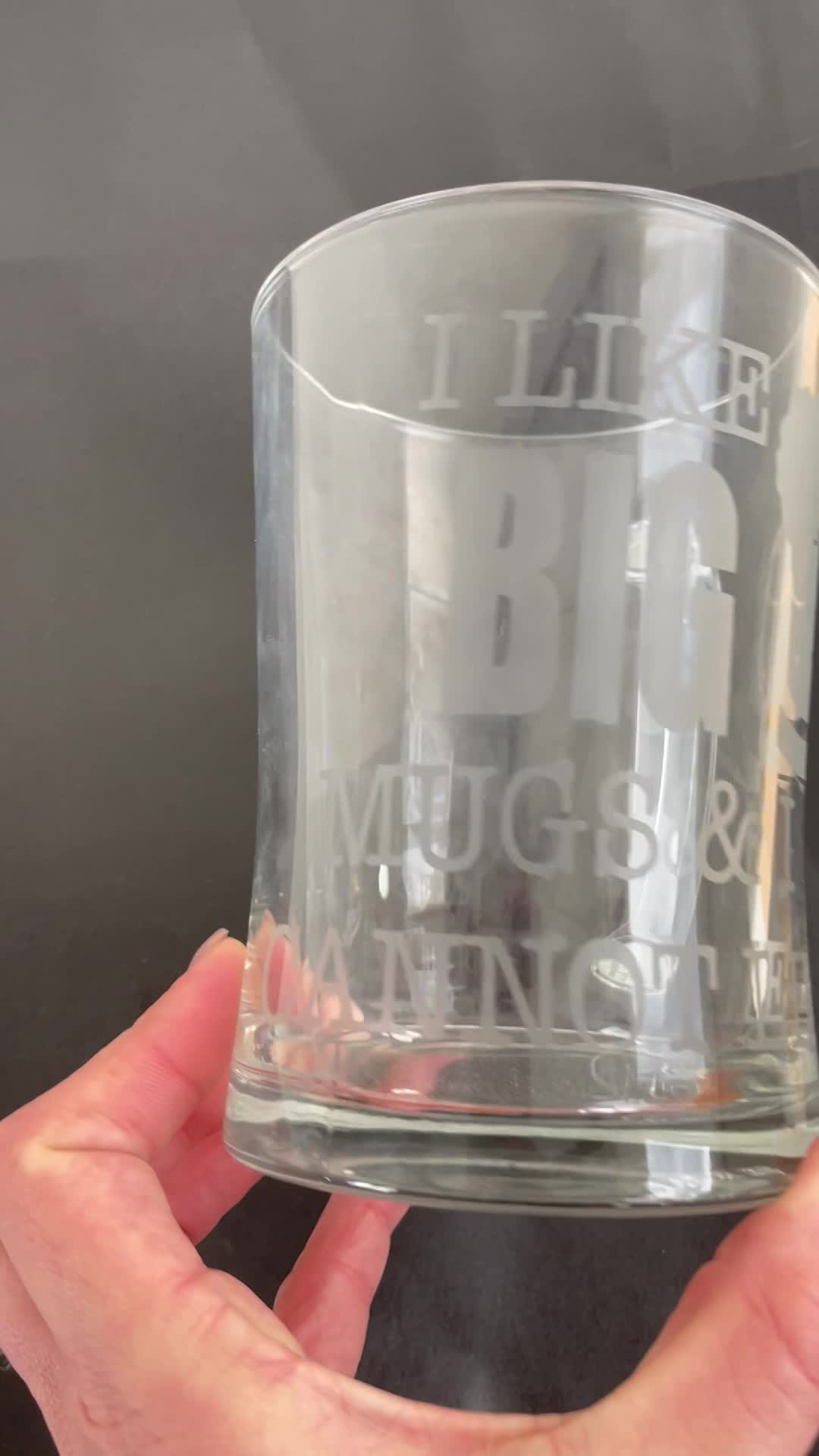 חריטה על כלי זכוכית ומראות בעיצוב אישי