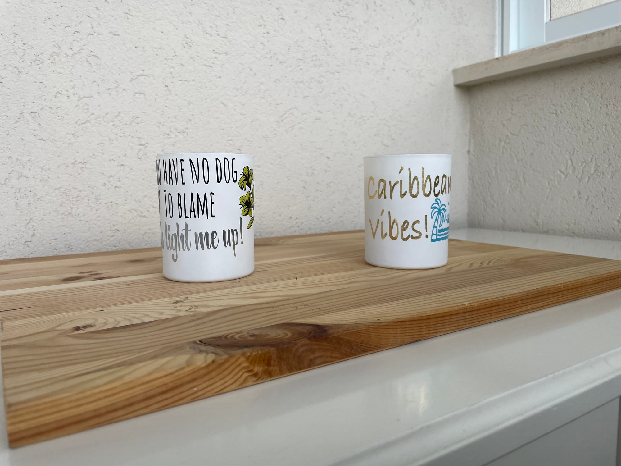 עיצוב מותאם אישית בויניל פרמננט עמיד במים, חום, קור ושמש על שלל מוצרים קשיחים