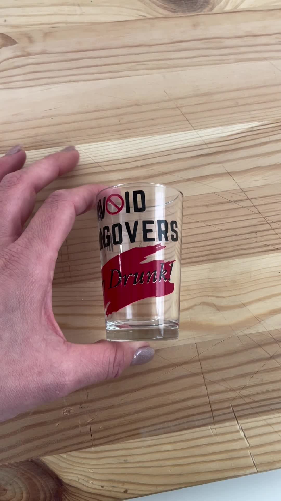 עיצוב מותאם אישית בויניל פרמננט עמיד במים, חום, קור ושמש על שלל מוצרים קשיחים