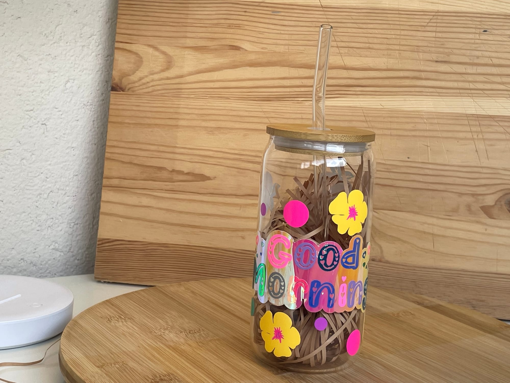 כוסות זכוכית עם מכסה במבוק וקש זכוכית לשתיה קרה