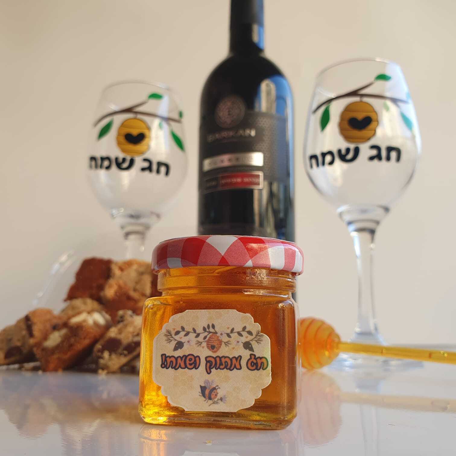 עיצוב מותאם אישית בויניל פרמננט עמיד במים, חום, קור ושמש על שלל מוצרים קשיחים