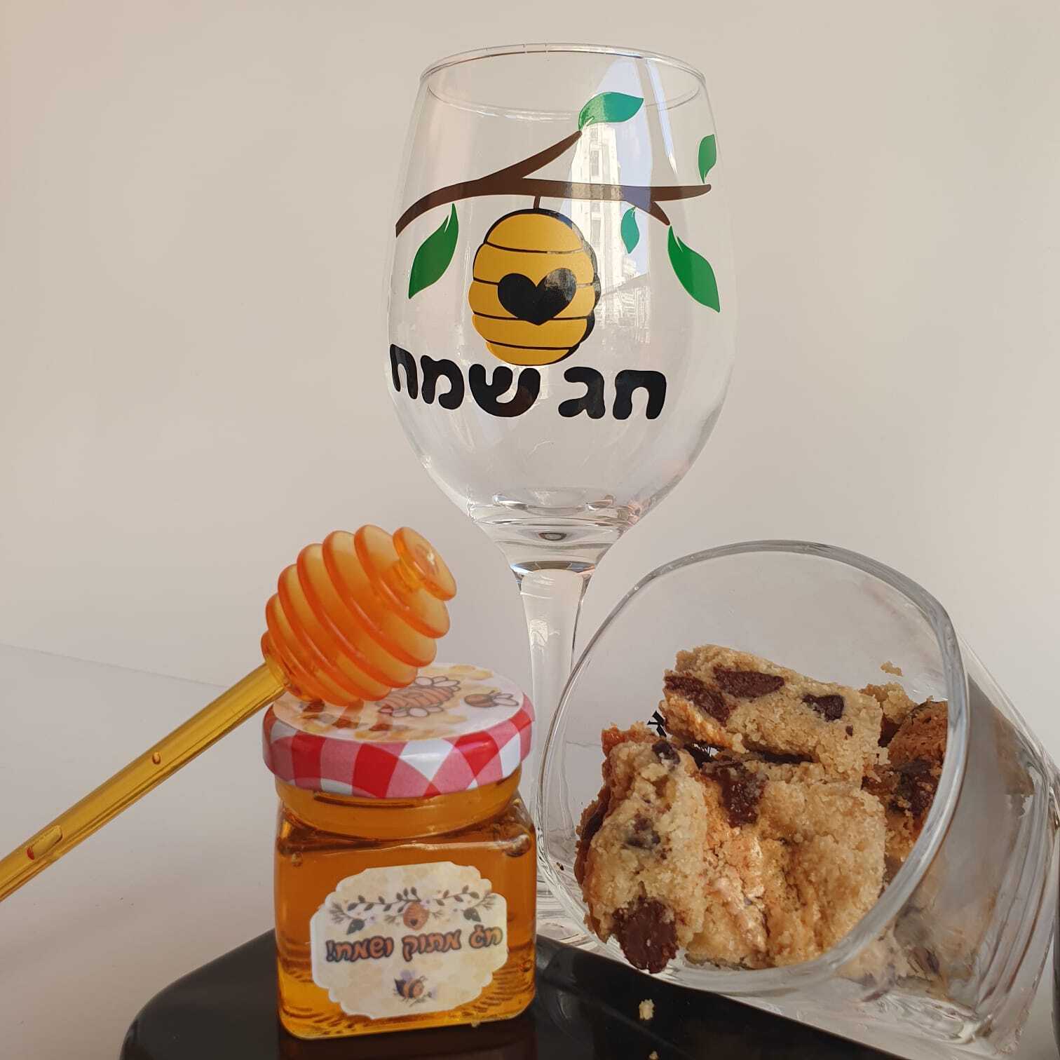 כוסות זכוכית עם מכסה במבוק וקש זכוכית לשתיה קרה