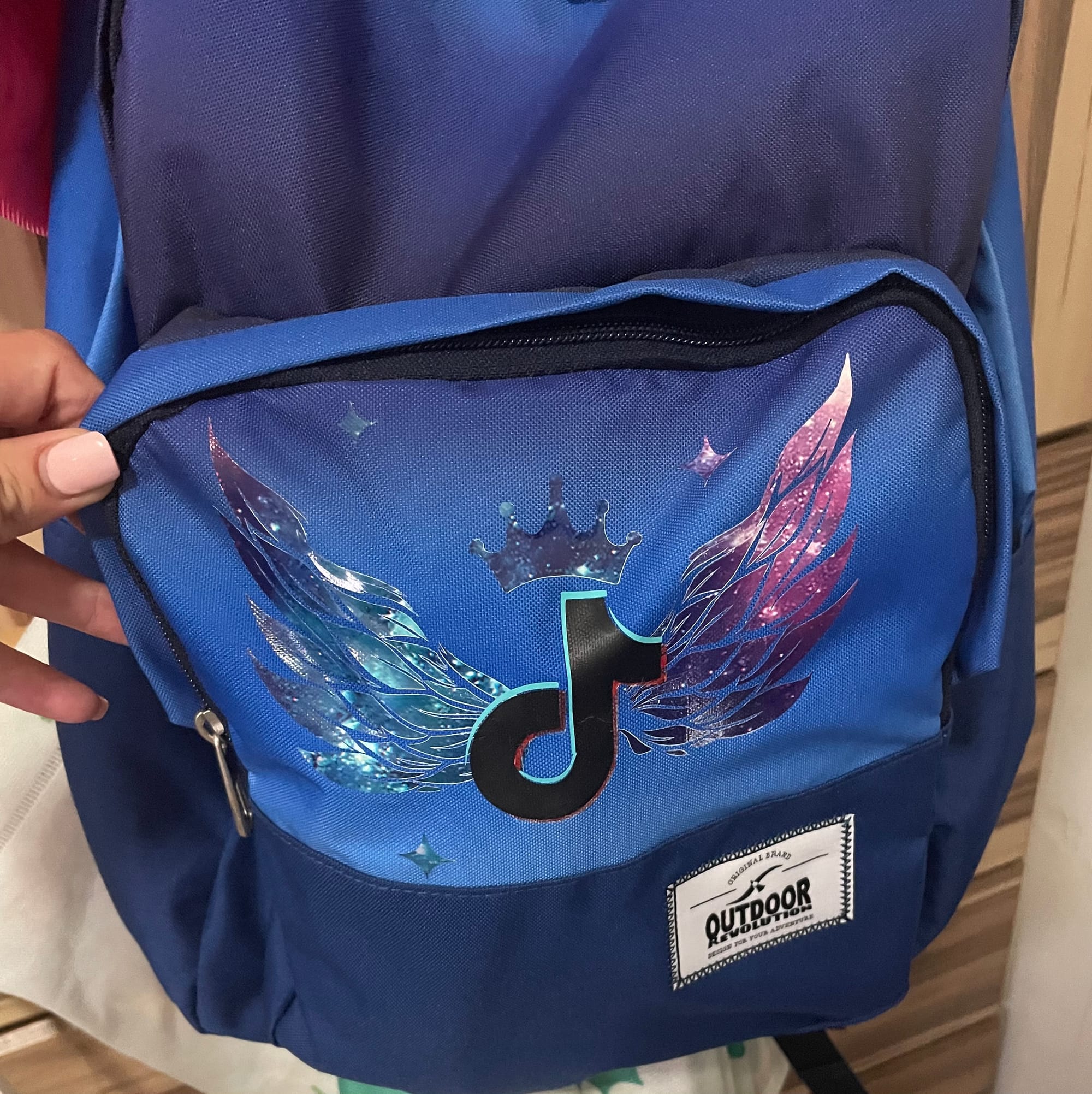 מיתוג בעיצוב אישי על מגוון מוצרי טקסטיל, כלי אוכל וכ״ו..