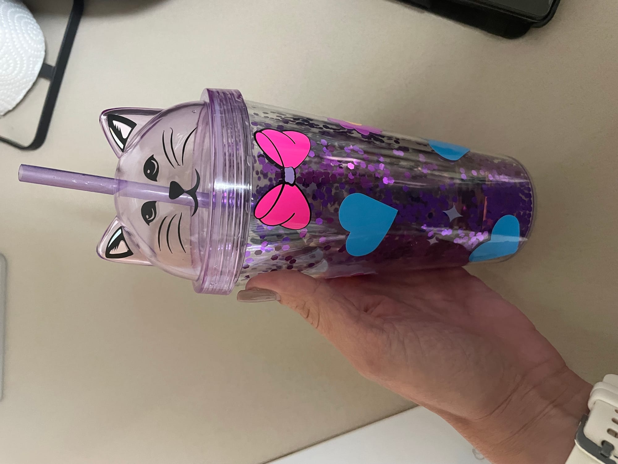 מיתוג בעיצוב אישי על מגוון מוצרי טקסטיל, כלי אוכל וכ״ו..