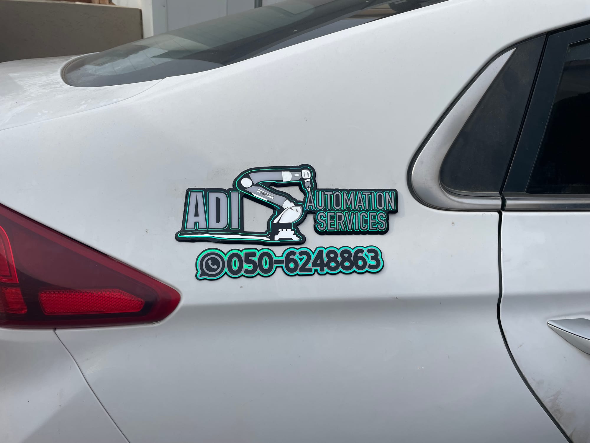 מגנט לוגו יוקרתי לרכב/ לדלת המשרד בעבודת יד!