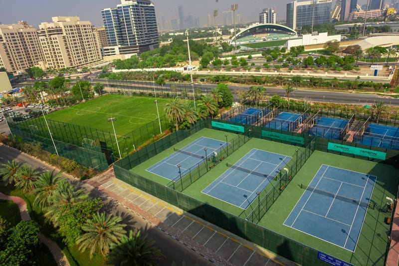 دبي تشهد تدشين ملعبا متطورا لكرة القدم في "الجداف"