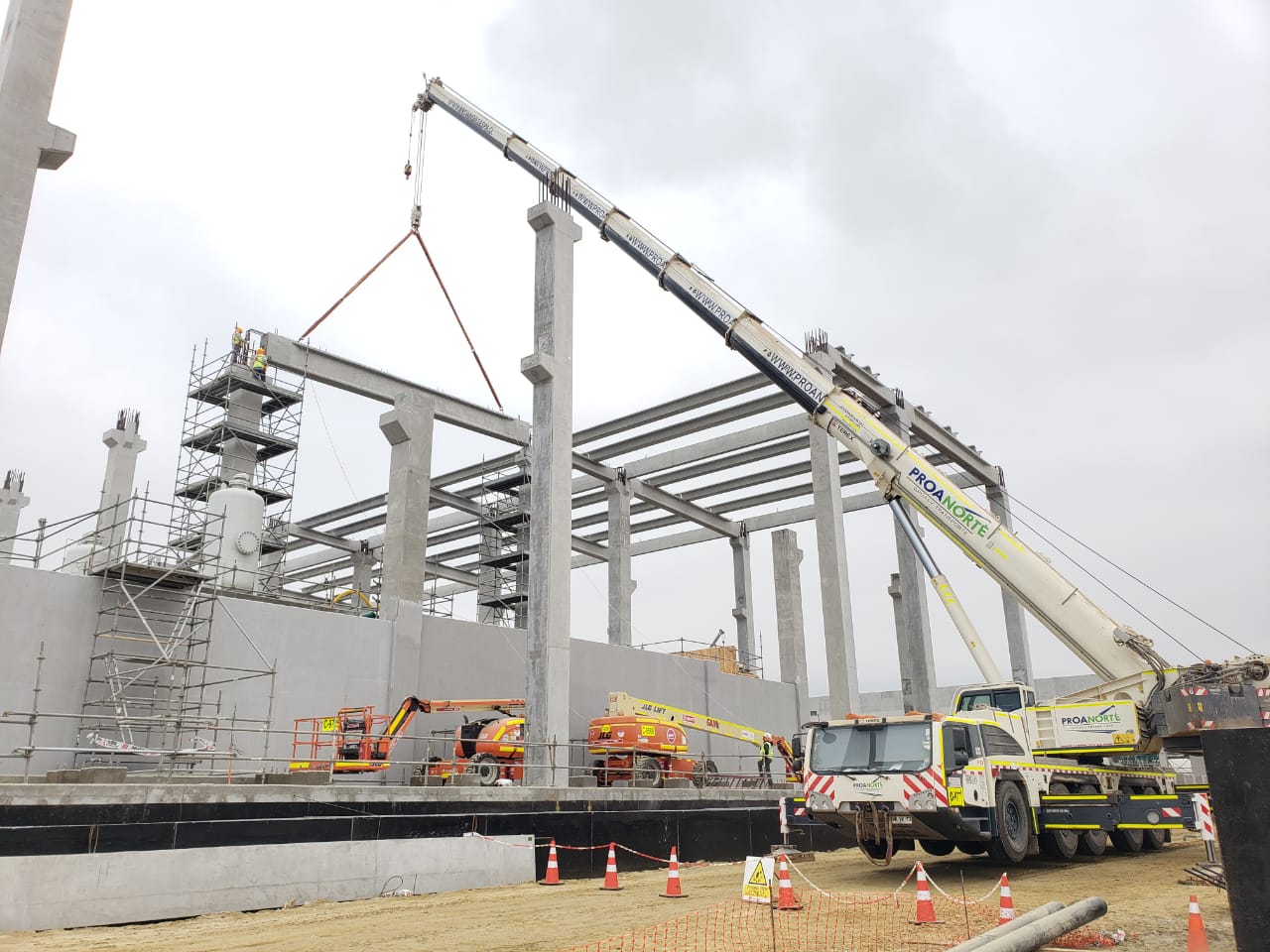 Planta Desaladora- sistema de hormigón prefabricado con nudo rígidos en ambas direcciones