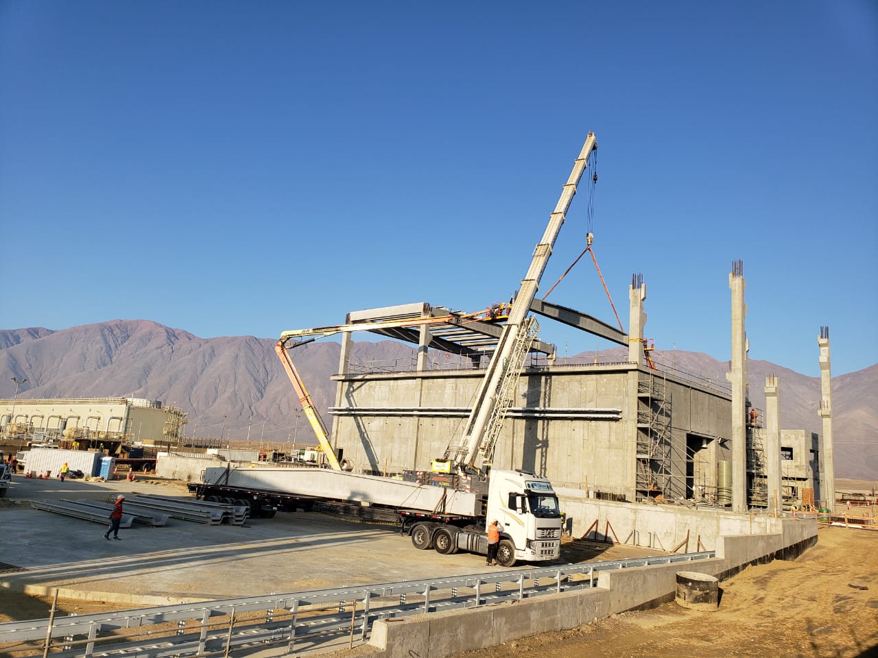 Planta Desaladora- sistema de hormigón prefabricado con nudo rígidos en ambas direcciones