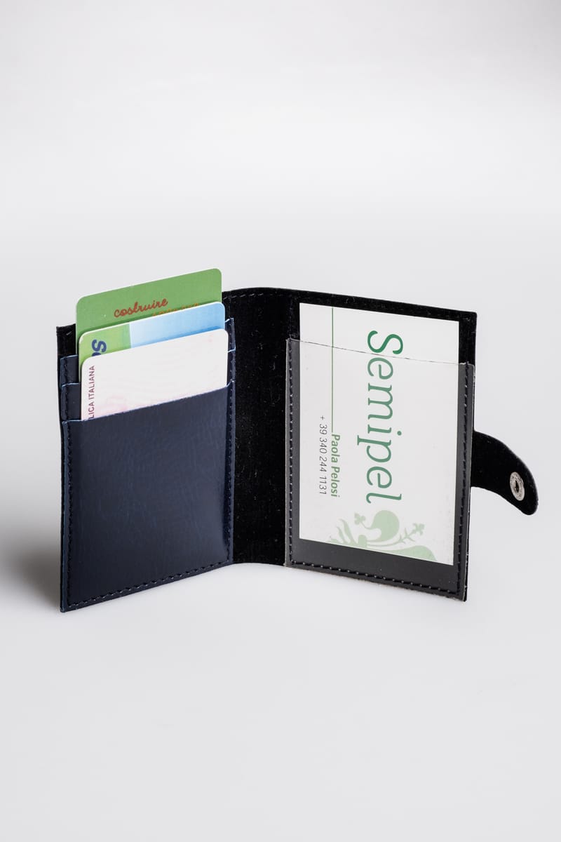 Art. 327 - Portacarte