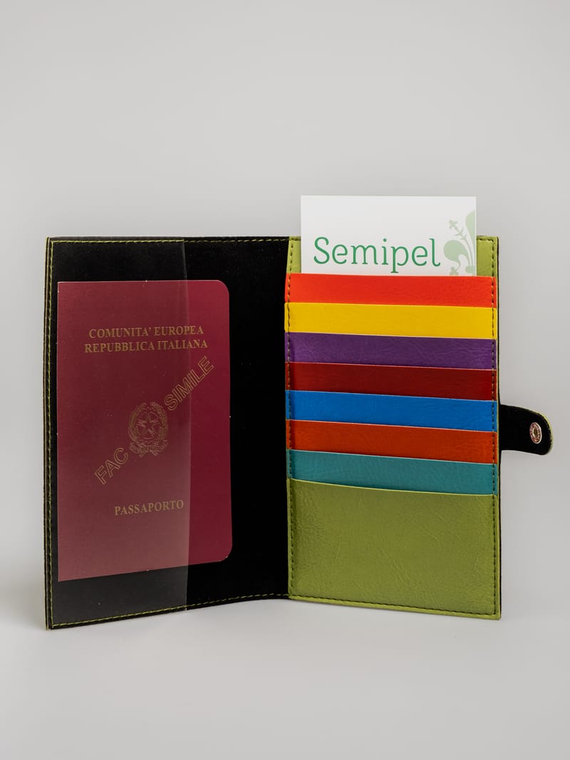 Art. 318 - Portacarte e documenti