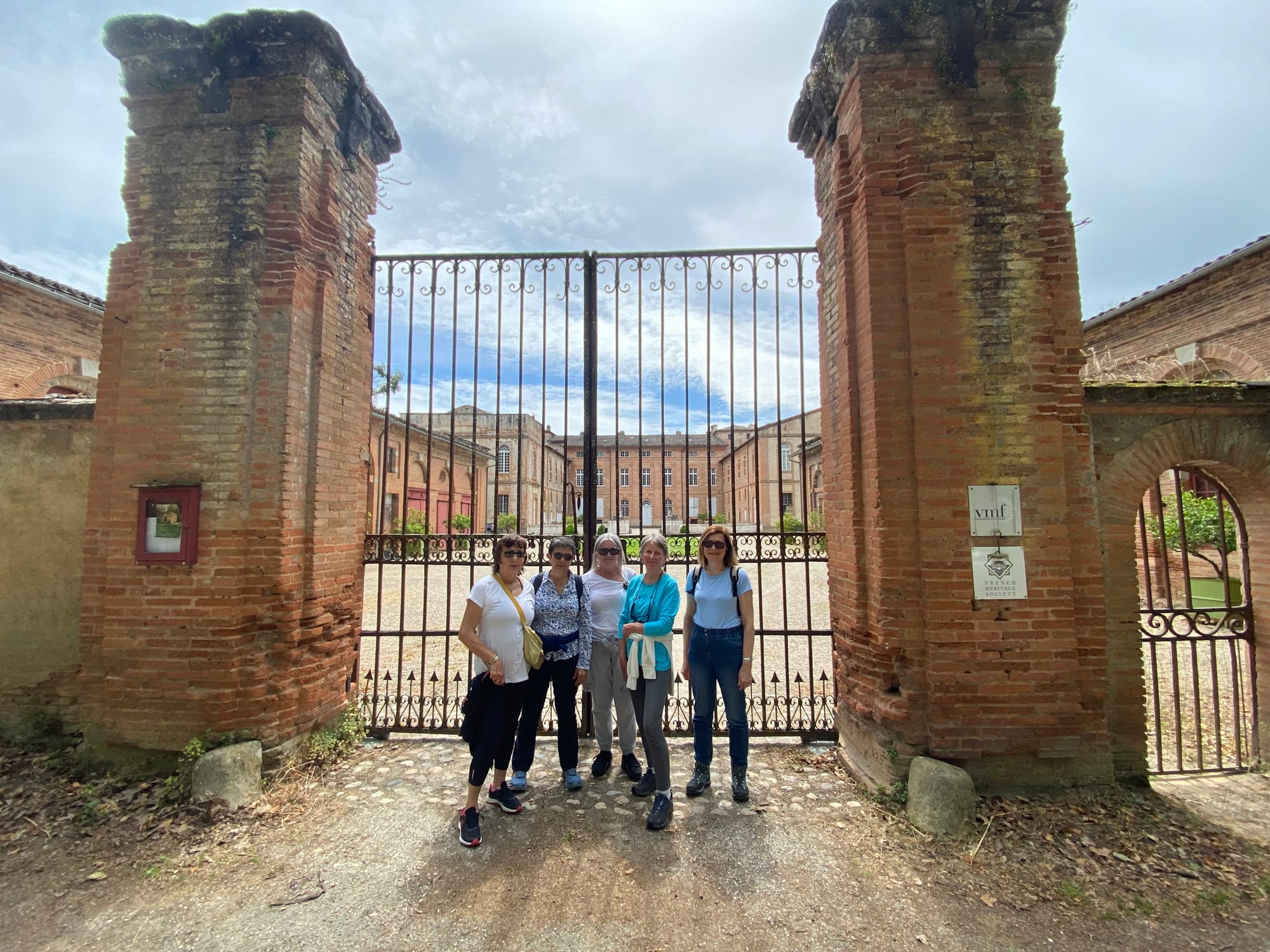 Pratique sur  l'herbe thème les éléments, déjeuner sous le chêne et marche jusqu'au château de Saint Gery 