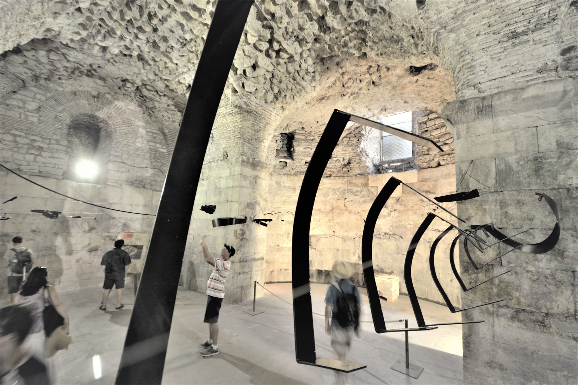 LINE MEMORIES - 2018 - SITE SPECIFIC INSTALLATION, PLASTIC METAL, ORGANJIC MATERIALS