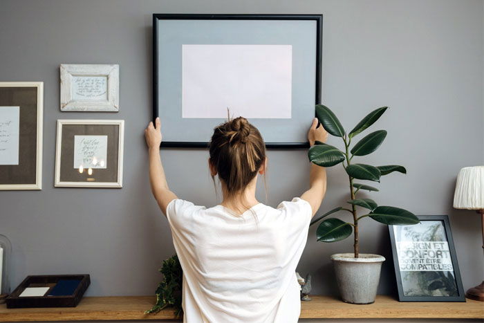 Aprende a colgar todo tipo de elementos en paredes de pladur