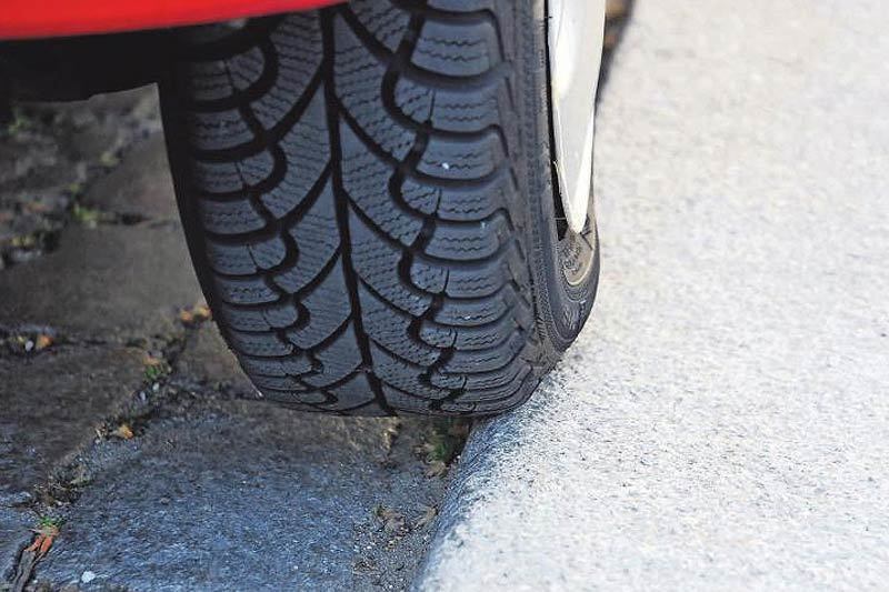 5 prácticas habituales que perjudican los neumáticos de tu coche