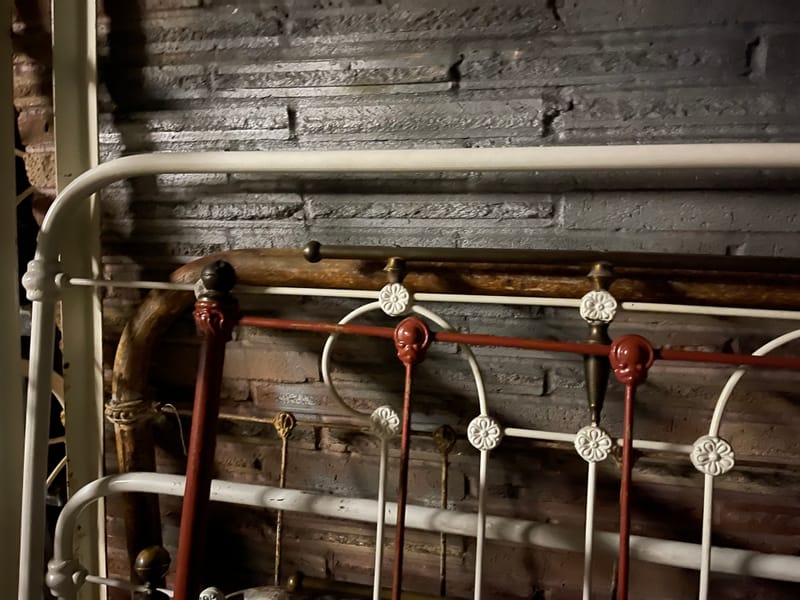 The History of Antique Metal Beds