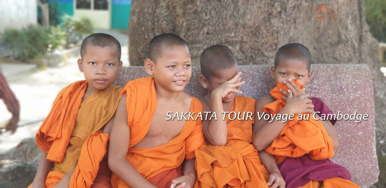 Les enfants moines bouddhistes au Cambodge