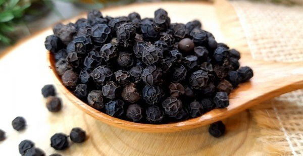 LES POIVRES DE KAMPOT