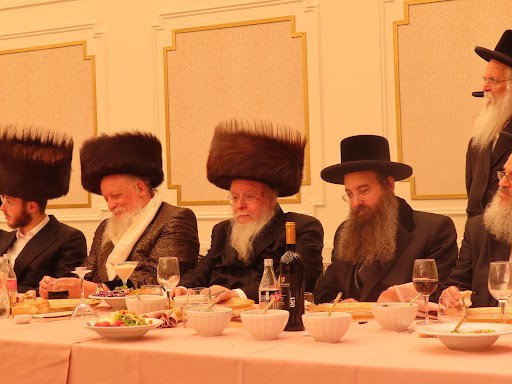 האדמו"ר מסאדיגורה בשמחת השבע ברכות בחצה"ק בוסטון הר  נוף