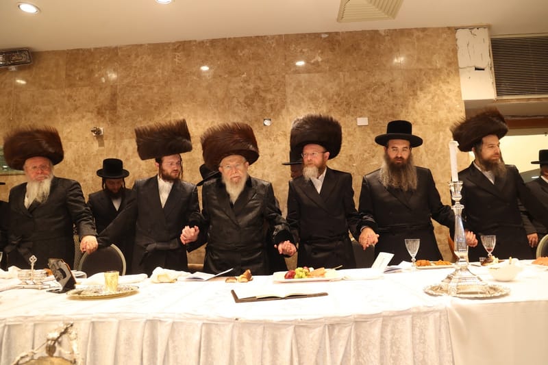 האדמו"ר מסאדיגורה בשמחת הפדיון הבן בחצרות באסטאן - סלונים