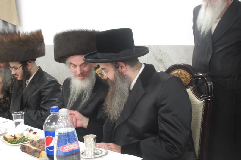 האדמו"ר מסאדיגורה בשמחת השבע ברכות בבית לוצק - מאקאווא אלעד - צאנז שיכון ג'