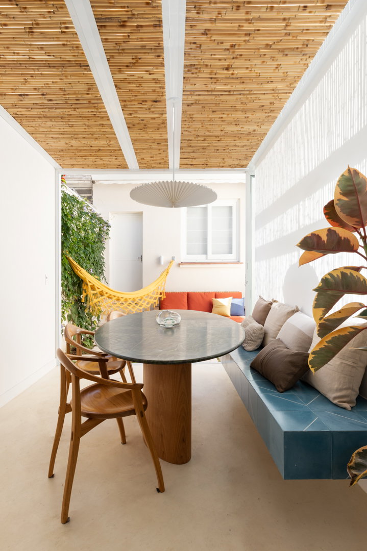 130m2