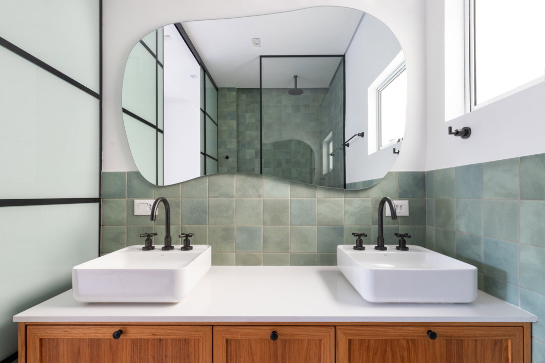 130m2
