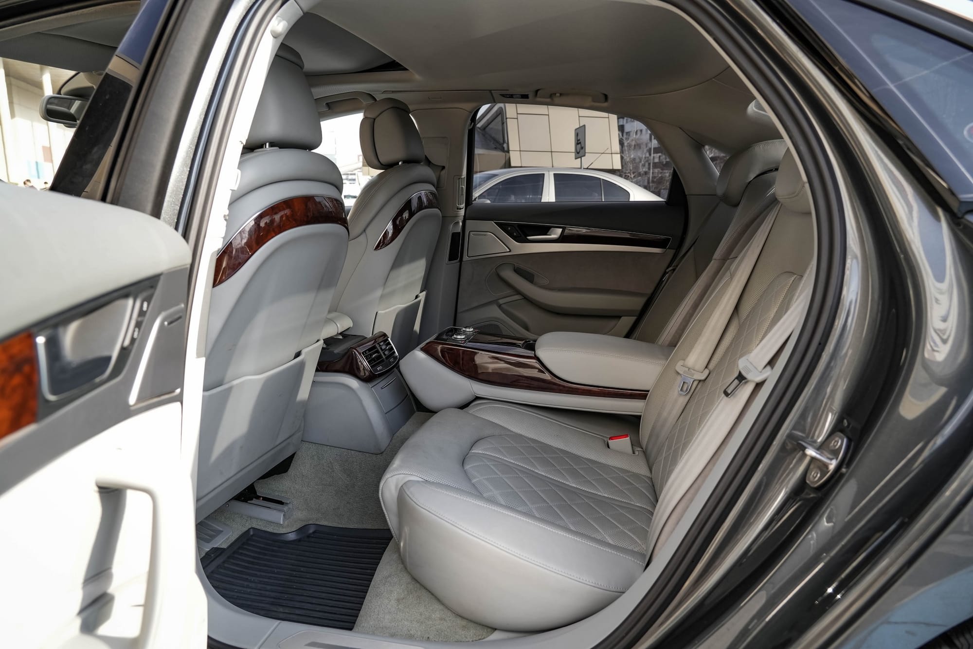 Audi A8 9