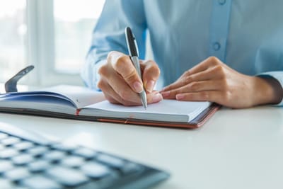 Self-Publishing vs. Traditional Publishing Making the Right Choice