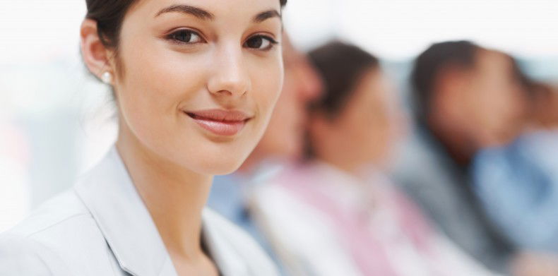 Quelles évolutions de carrière pour une hôtesse d'accueil ?