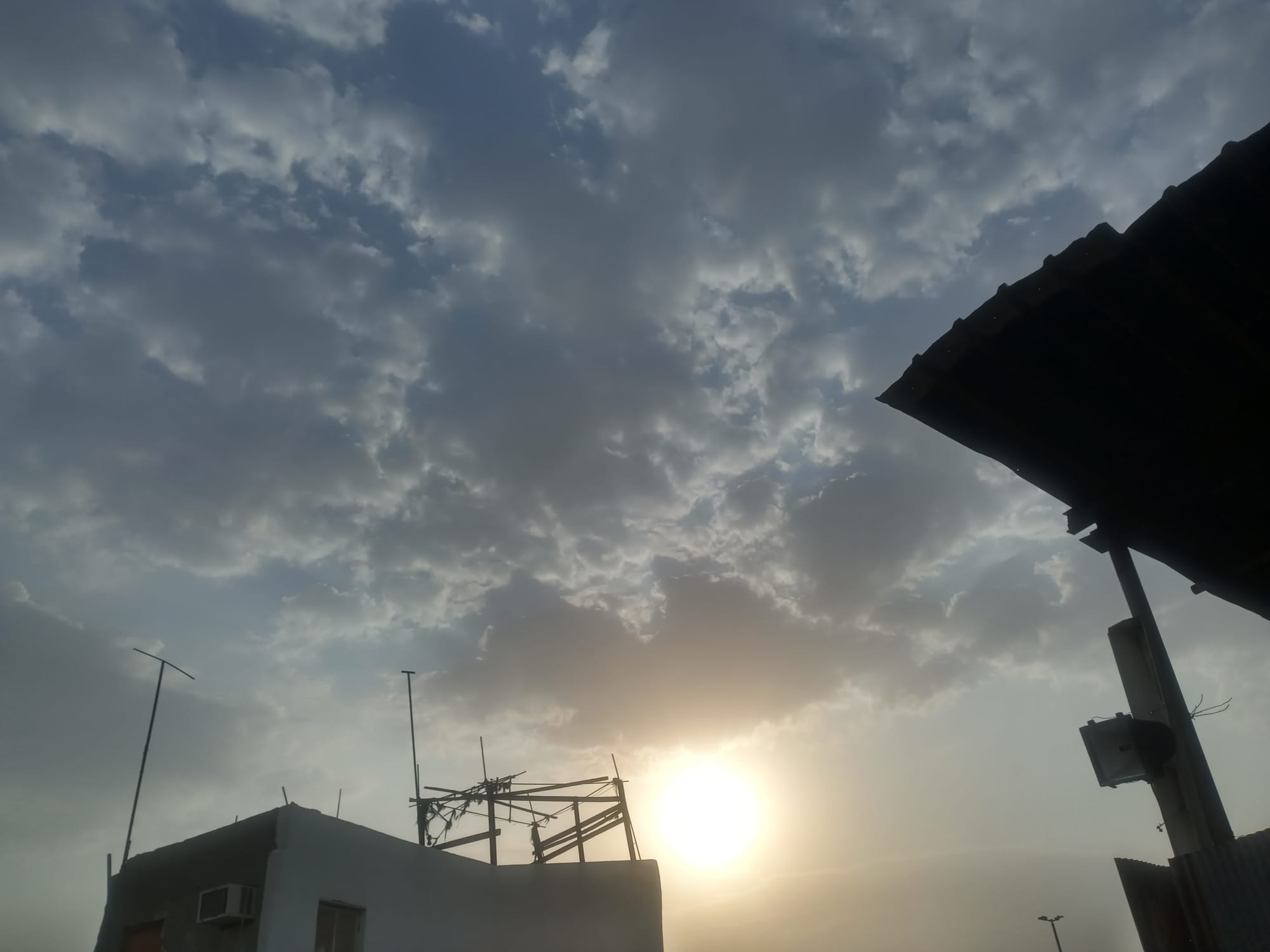 صور منتصف شهر أغسطس سنة 2023 - بداية الحالات الشرقية وتأثيرها على السواحل
