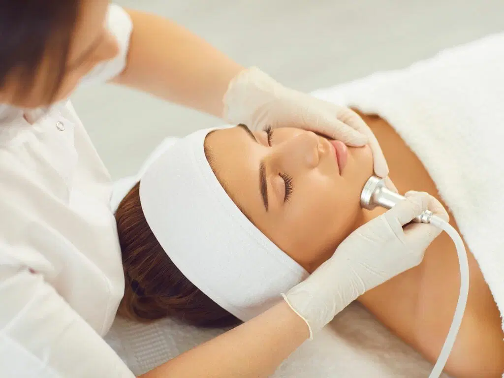 "Unlock Your Skin's Potential with Diamond Peel in Dubai: Experience the Magic!"