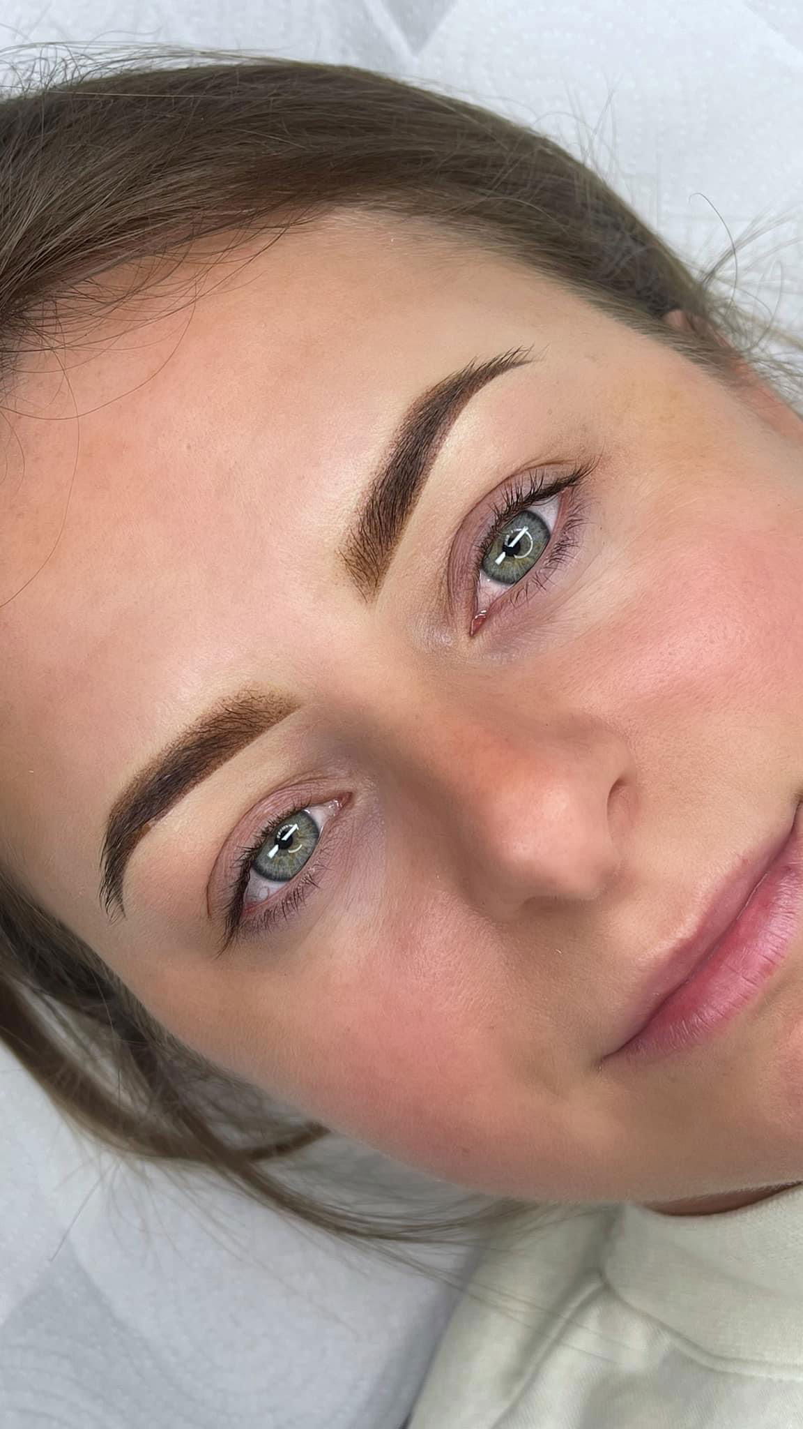 Micropigmentare sprâncene