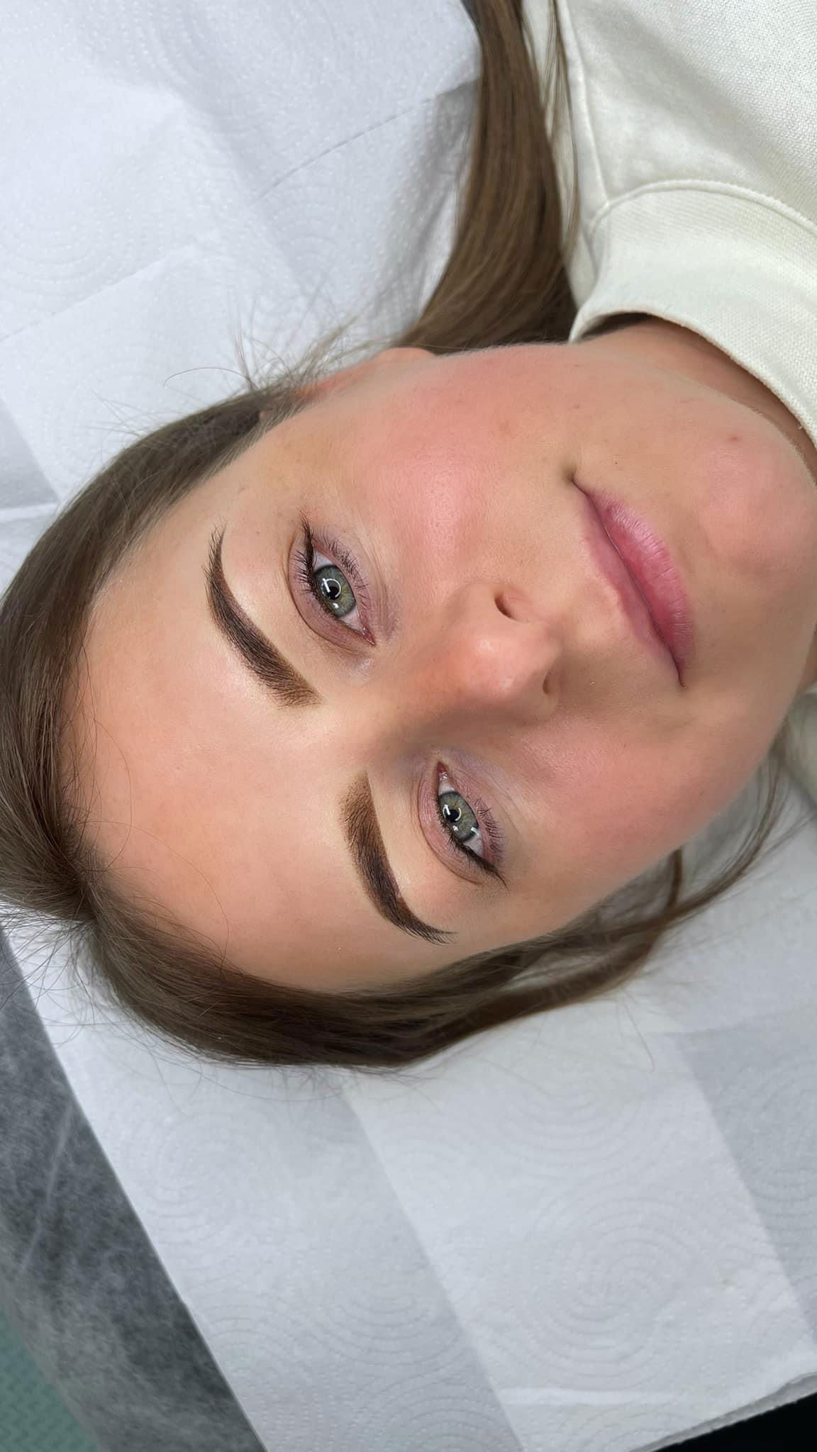 Micropigmentare sprâncene