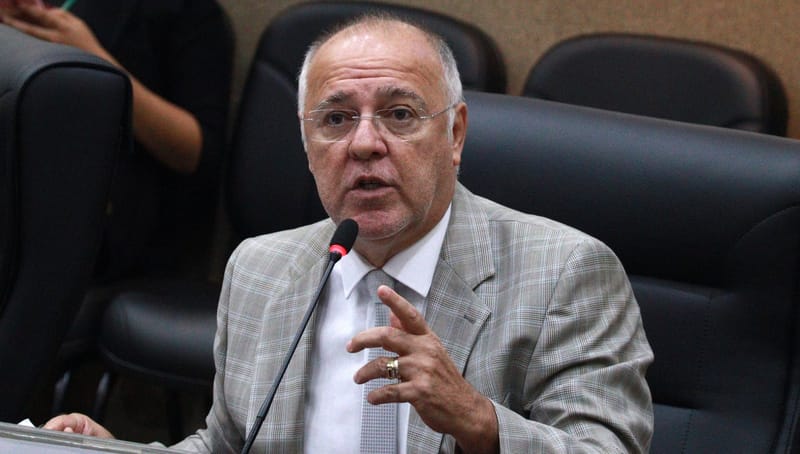 EMENDA DE MITOSO QUE PREVÊ PSICÓLOGOS E ASSISTENTES SOCIAIS EM TODAS ESCOLAS MUNICIPAIS AVANÇA NA CÂMARA