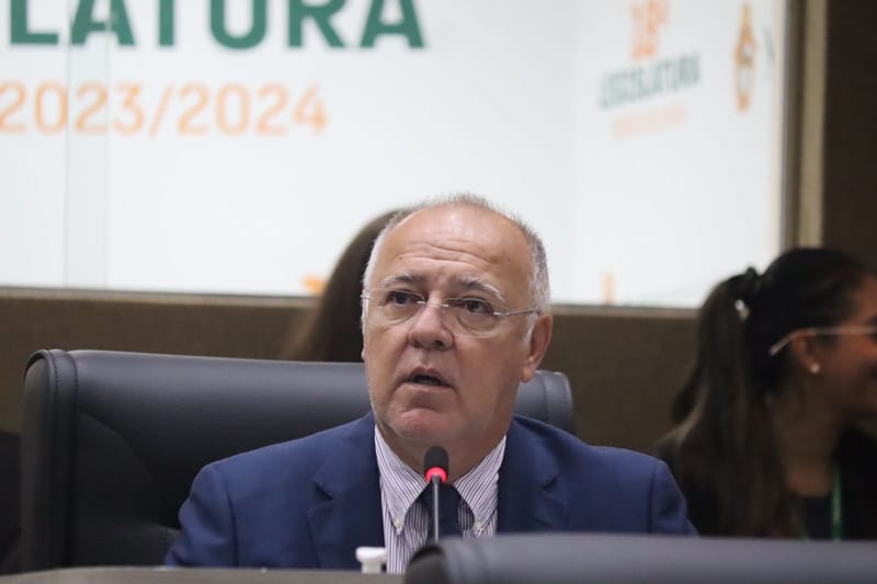 EMENDA DE MITOSO PREVÊ INCLUSÃO DE ASSISTENTE SOCIAL NAS ESCOLAS DE MANAUS