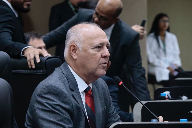 Luis Mitoso comemora avanço de sua emenda que institui Psicólogos e Assistentes Sociais nas escolas municipais