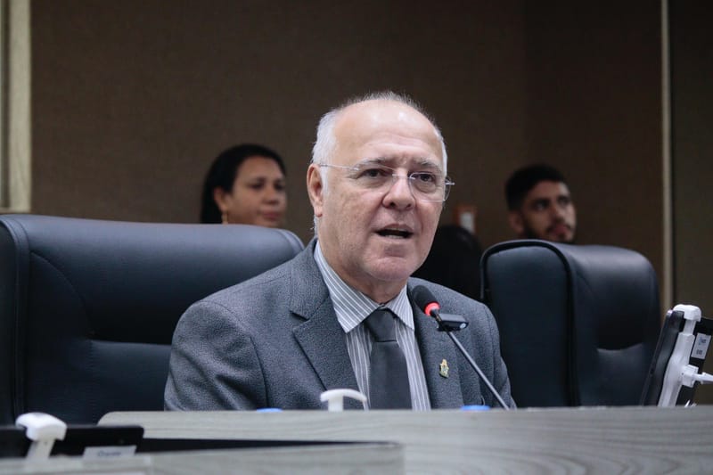 Emenda à Loman de Luis Mitoso que institui Psicólogos e Assistentes Sociais em escolas é promulgada