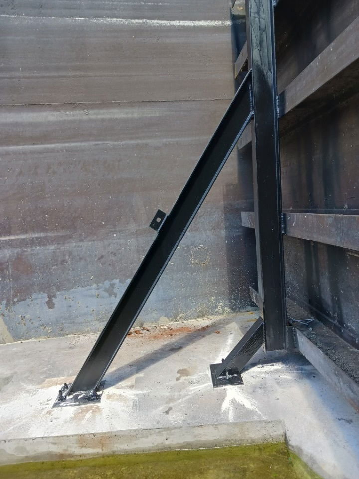 INDUSTRIAL WELDING SERVICES