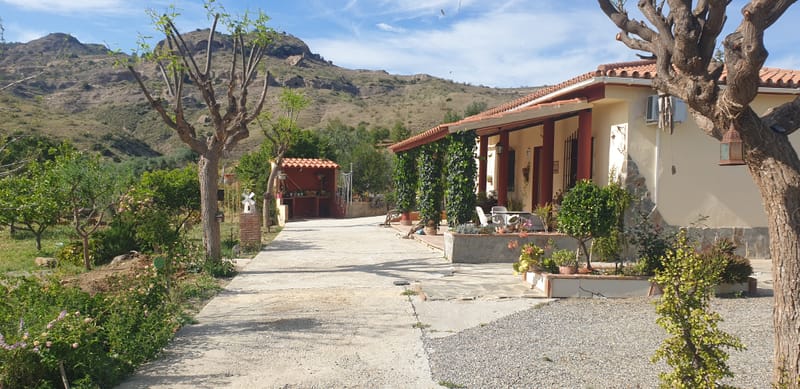 CASA CAMPO CON TERRENO