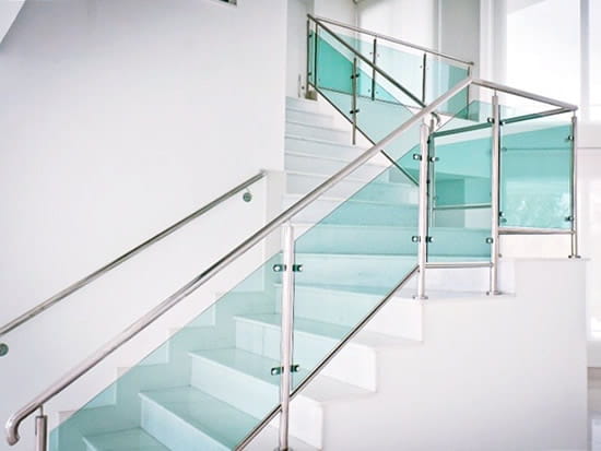 Guarda-Corpo e Escadas em Vidro