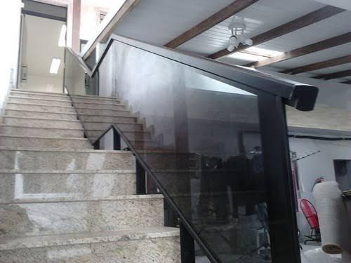 Guarda-Corpo e Escadas em Vidro