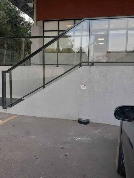 Guarda-Corpo e Escadas em Vidro