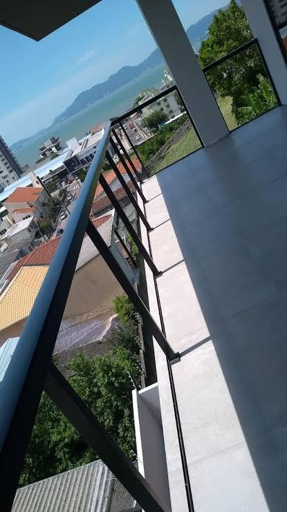 Guarda-Corpo e Escadas em Vidro