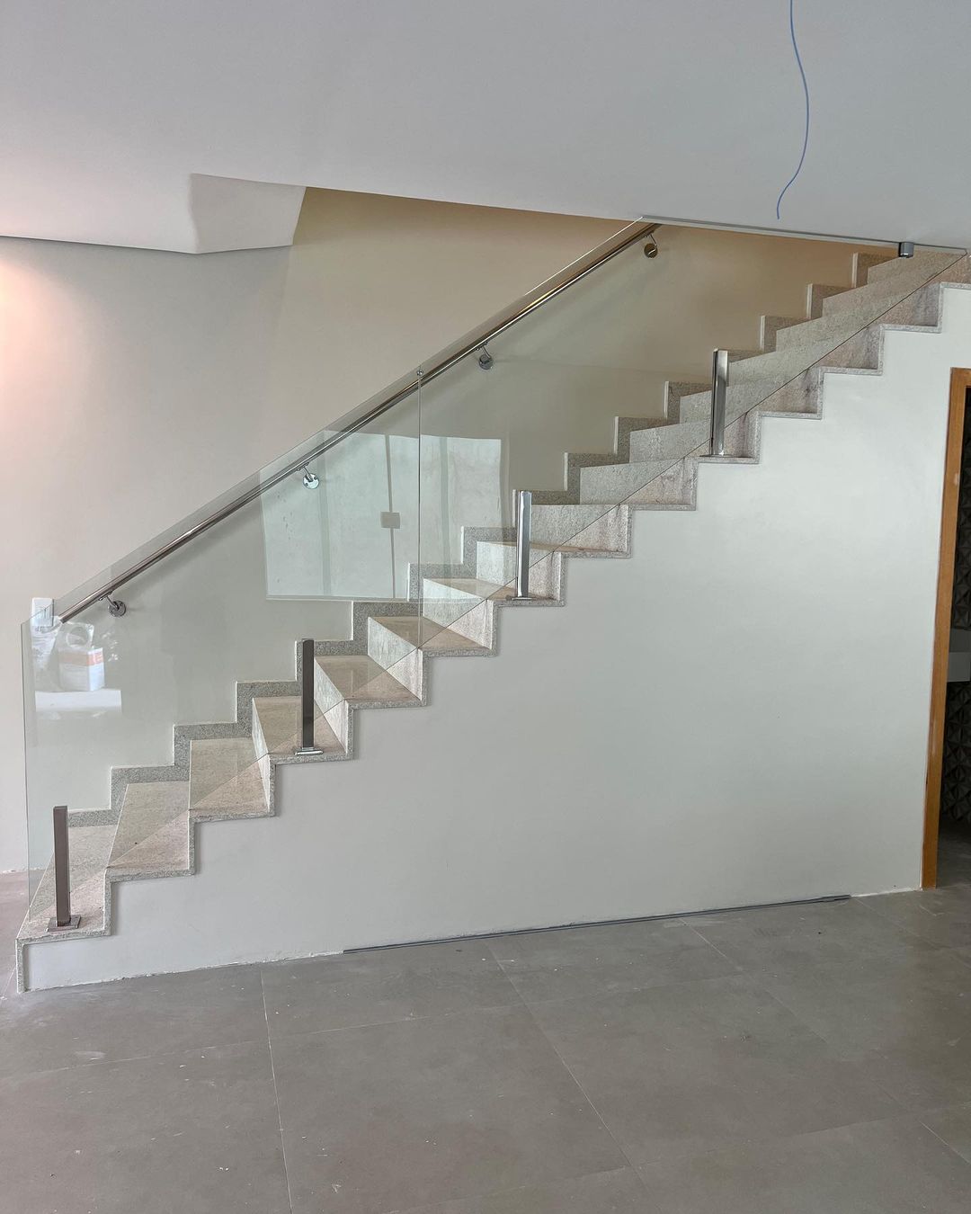 Guarda-Corpo e Escadas em Vidro