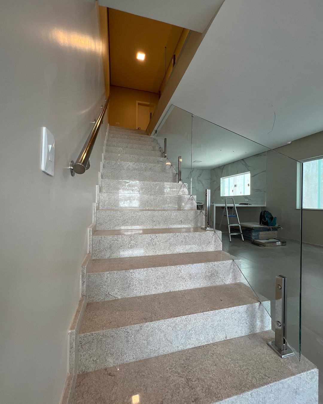 Guarda-Corpo e Escadas em Vidro