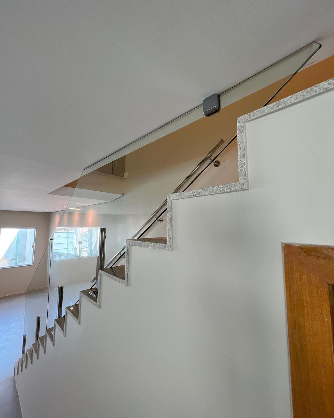 Guarda-Corpo e Escadas em Vidro